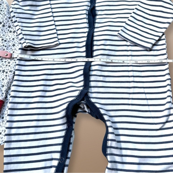 ⭐️ 5 for $25 A Set of 2 Baby Outfits - Striped Onesie & SC Top with Stars - Picture 5 of 6